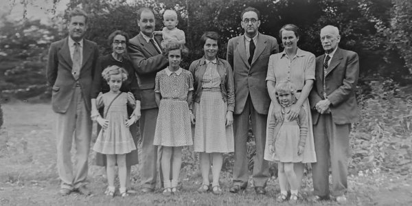 Familiars Black and white family picture