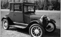 1926 or 1927 Model T Ford in the coupe style 1926 or 1927 Model T Ford in the coupe style