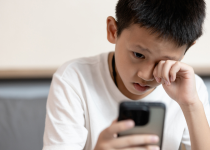 Distance from mobile phones and screens